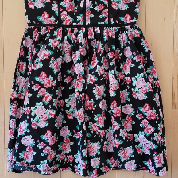 XXI FLOWER DRESS - Picture 4 of 7